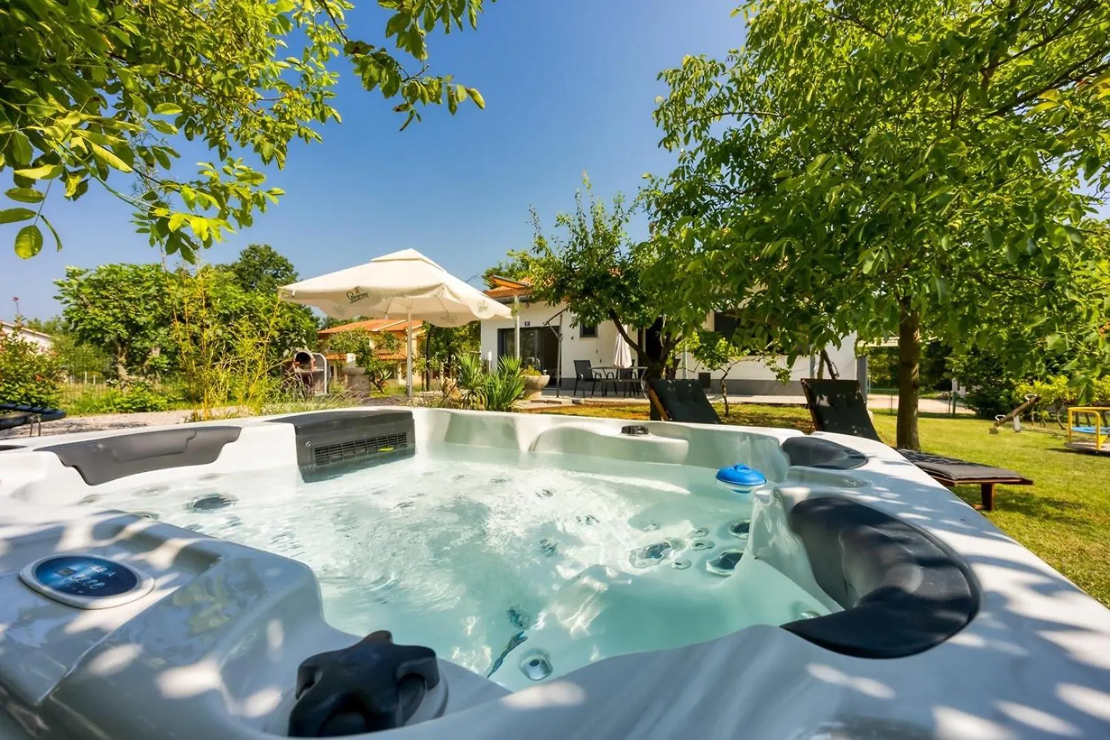 Lovely Cottage With Jacuzzi Veligolji